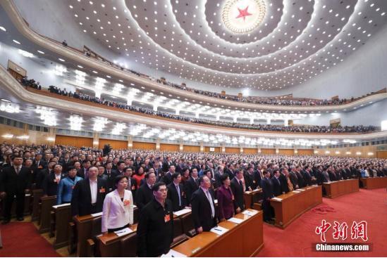 人民大会堂前的议政路——政协大会开幕侧记