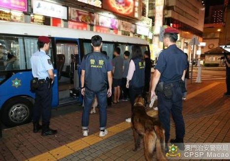 澳门治安警察反罪恶巡查 截查170人44人涉违法违规