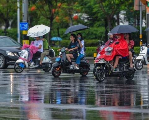 中国南方多地调高应急级别防风防汛