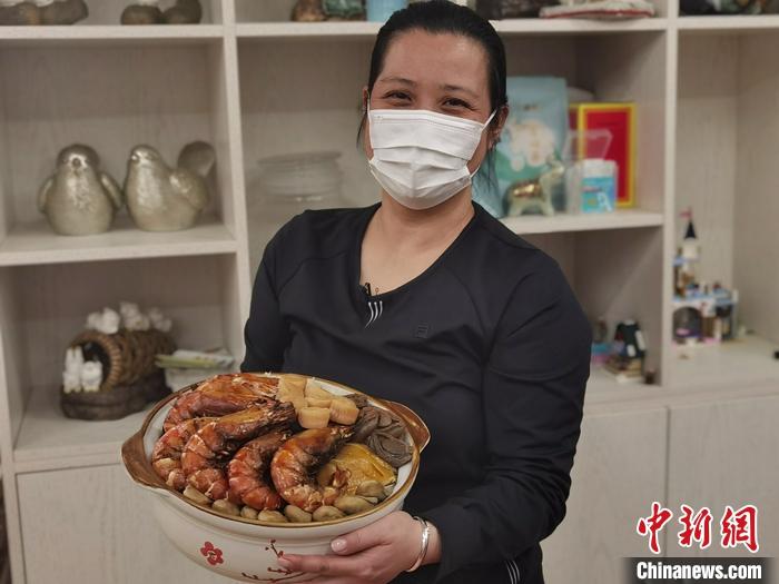 香港盆菜师傅黎瑞英：我们在乎盆菜中的人情味 来年再拼搏