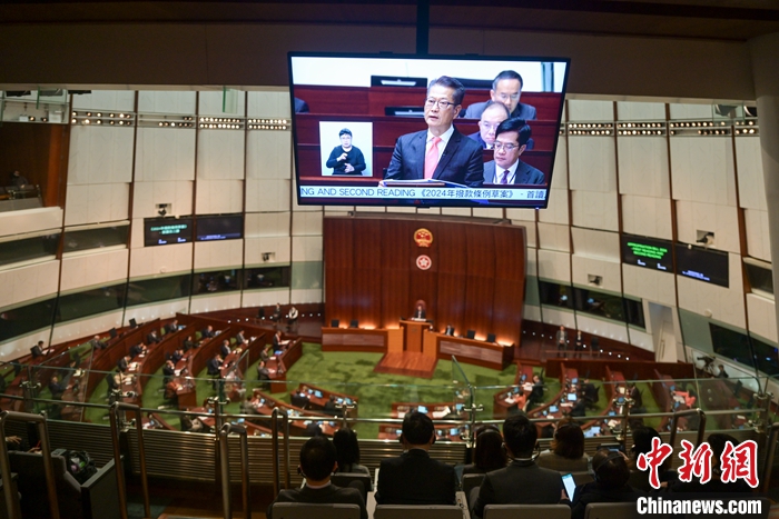 陈茂波：预测香港经济今年实质增长2.5%至3.5%