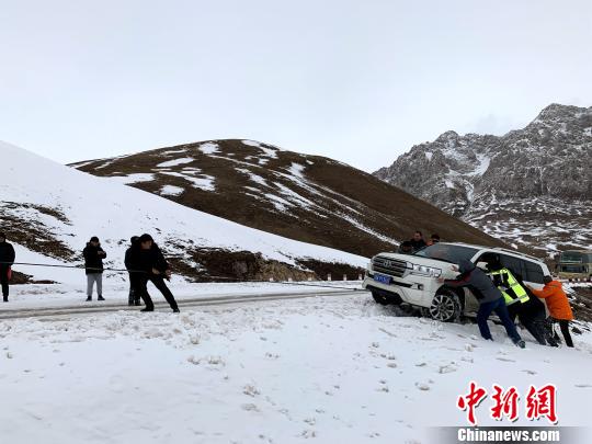 青海玉树多次降雪接近历史极值 灾区降雪仍将持续