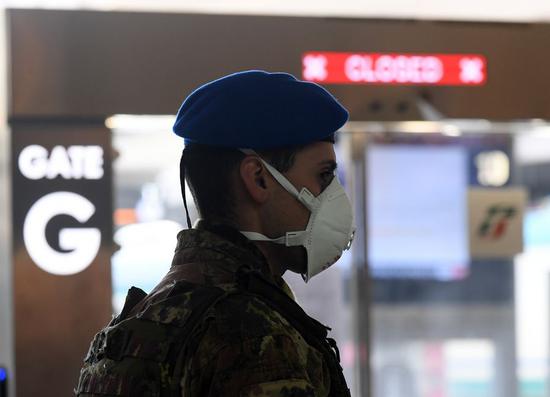 An Italian soldier is on duty at Roma Termini railway station in Rome, Italy, on March 23, 2020. (Photo by Augusto Casasoli/Xinhua)