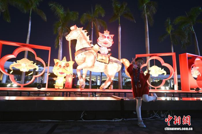 香江观澜：香港迎马年 在烟火温情里焕发新机