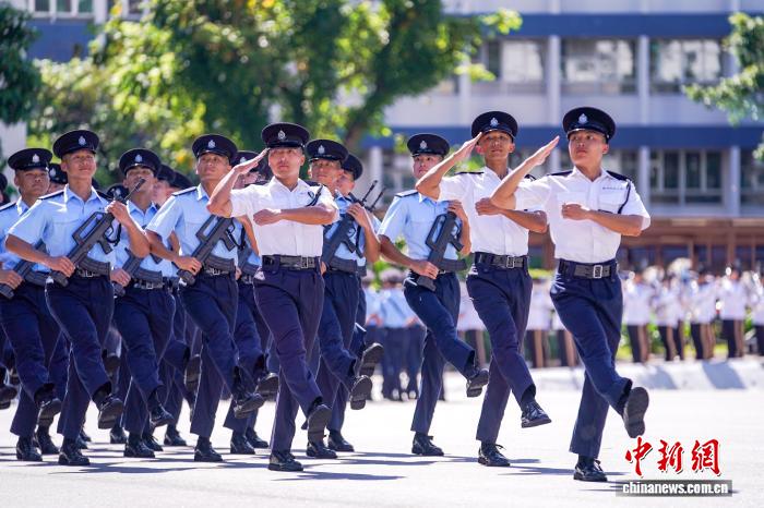 香港警察学院举行新一期结业会操